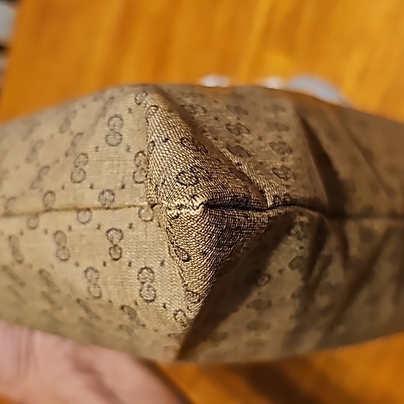 Gucci duffle and pouch. Comes with COA. - Picture 12 of 16